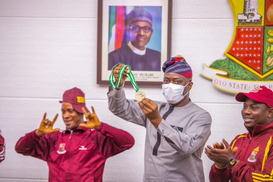 Seyi Makinde receives sports heroes