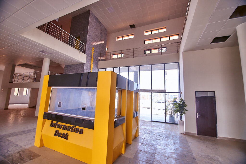 Challenge Bus Terminal 32