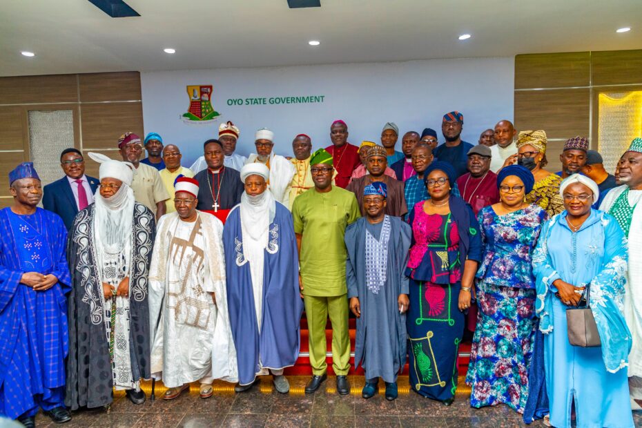 Group photograph during NIREC visit to Oyo State