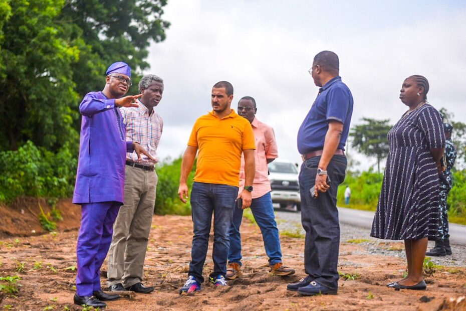 Prof Dahud Shangodoyin inspects Moniya-Ijaiye-Iseyin Road with the contractors