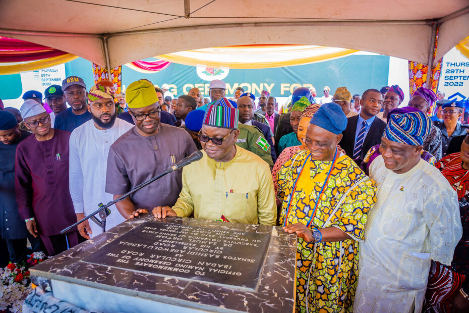 Governor Samuel Ortom, Governor Seyi Makinde and Senator Rashidi Ladoja at the flag off the construction of the Ibadan Circular Road
