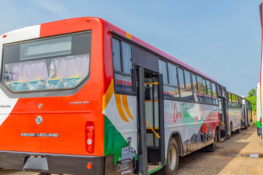 Oyo State Provides Free Omituntun Buses and Other News 2 FQ4oueYX0AIxUkr
