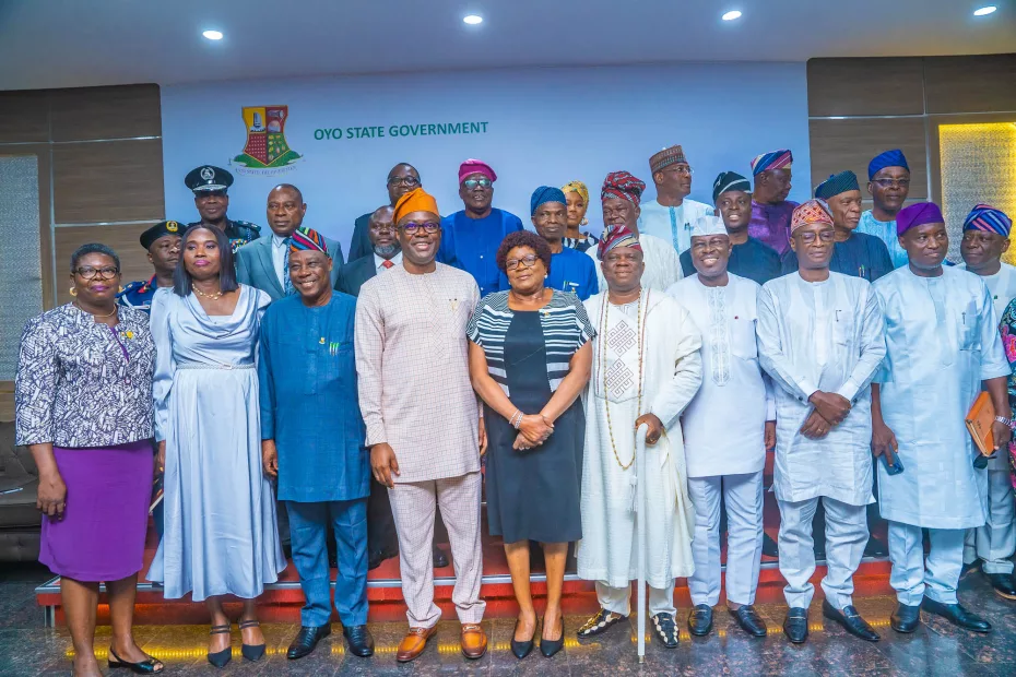 Governor Seyi Makinde with the newly inaugurated Oyo Amotekun Board.