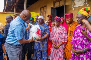 Governor Seyi Makinde Distributing bags of food at the flag-off of SAfER food distribution programme