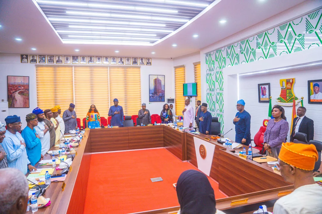 SAfER: Food Relief Packages Distribution Flagged-off in Oyo State. 2 Oyo State Executive Council meeting on SAfER budget