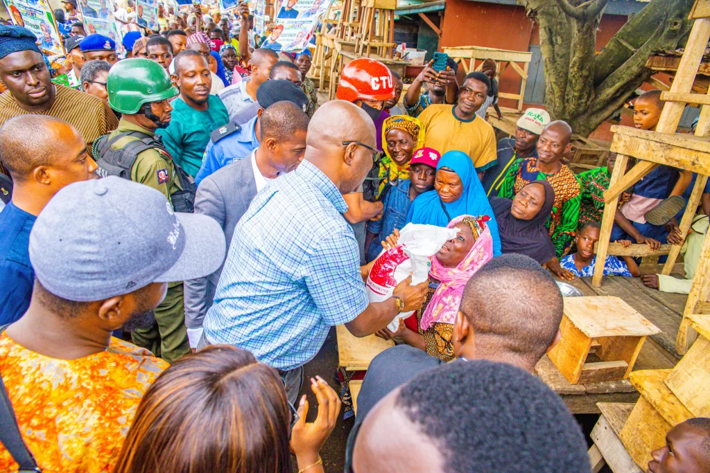SAfER: Food Relief Packages Distribution Flagged-off in Oyo State. 6 Seyi Makind Distributing food relief in Oyo Town