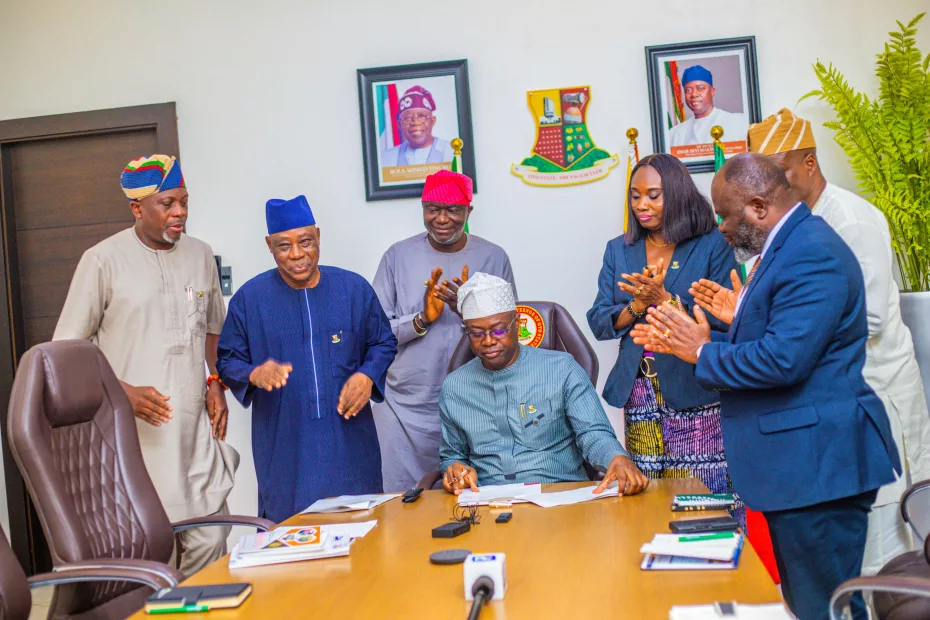 Group Picture of two new executive orders signed by Governor Seyi Makinde on 23 October 2023