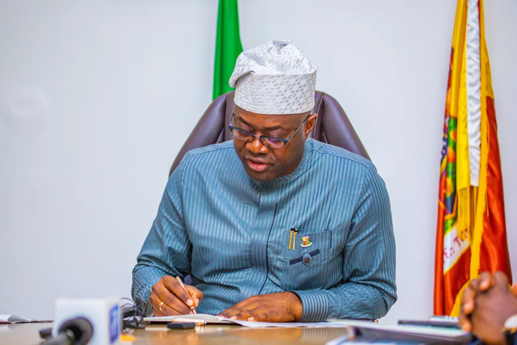 Signing of 2 new Executive Orders and Latest News from Oyo State 2 F9M9Cv4WIAEV39Y