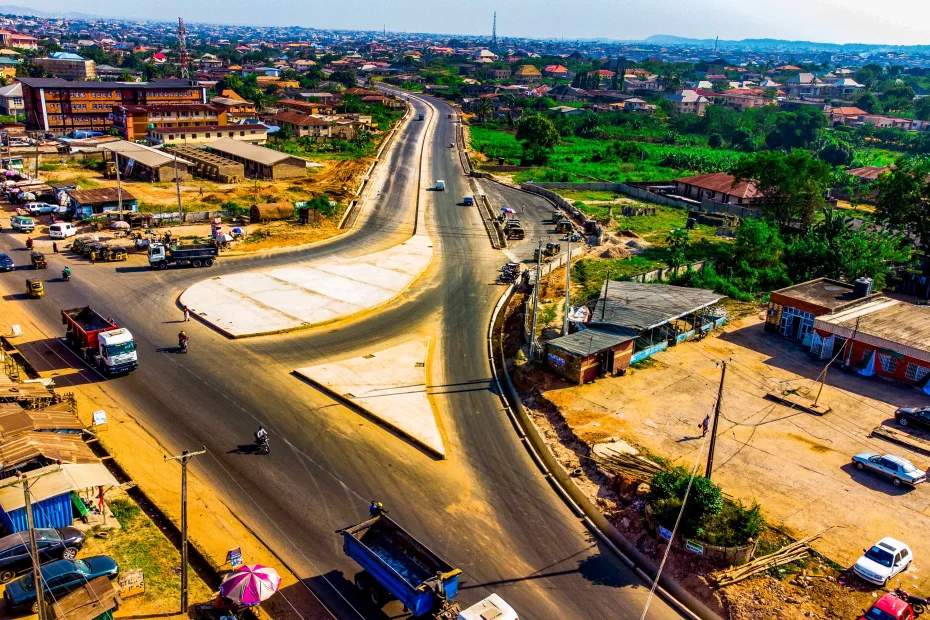 Picture of the nearly completed dualisation of section 2 of the 12.5 km Challenge-Odo Ona Elewe-Apata Road Dualisation taken on 11 December 2023