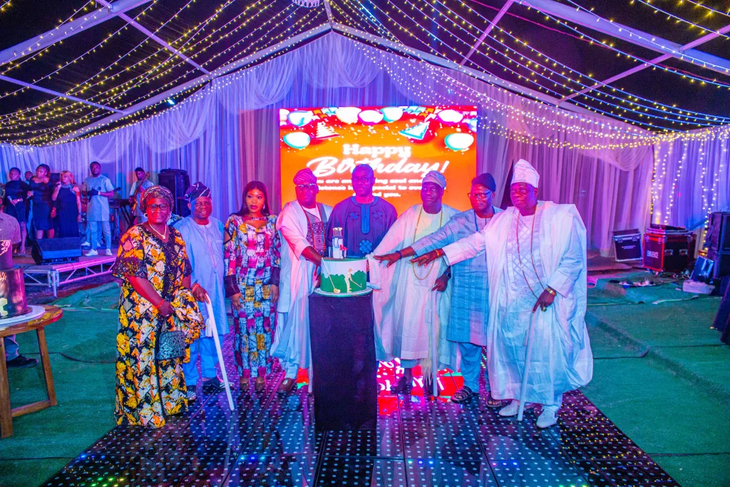 Commissioned: Rehabilitated 10.3km Ido-Omi Adio Road and Latest News 7 GCNYbL9XkAAuLKo