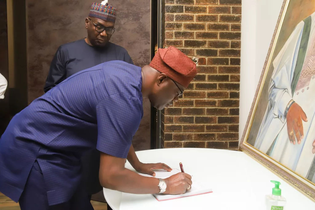 Commissioned: Rehabilitated 10.3km Ido-Omi Adio Road and Latest News 9 GCYibHNWoAA3 fz