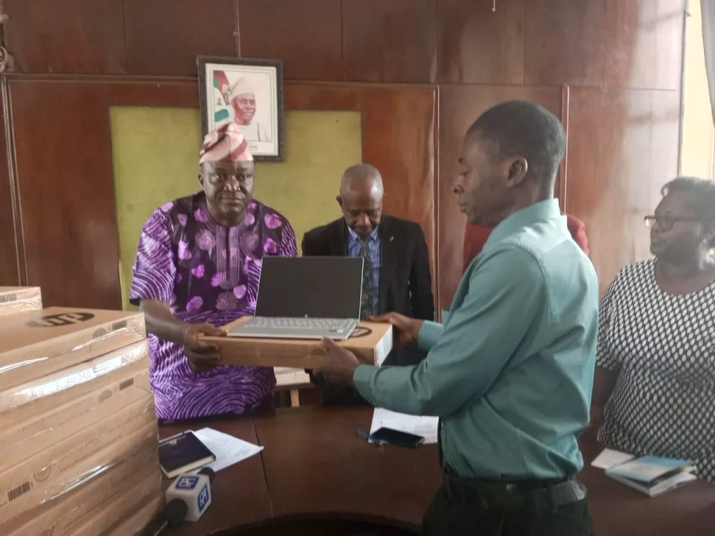 Commissioned: 8.2 km Agodi Gate-Old Ife Road-Alakia-Adegbayi Road and Latest News from Oyo State 2 OYSG Laptops 1