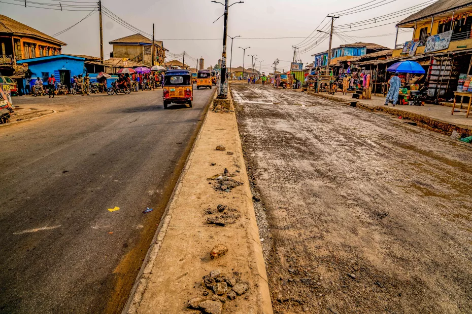 Picture of the ongoing reconstruction of the 10.8 km Bus Stop Gate-Oje-Beere-Oja Oba-Molete Under Bridge Road taken on 29 January 2024