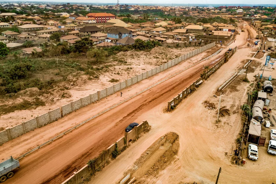 Picture of the the ongoing dualisation of the 8.3 km Akobo-Ojurin-Olorunda Abaa Road executed by Lagelu LG Council taken on 14 March 2024