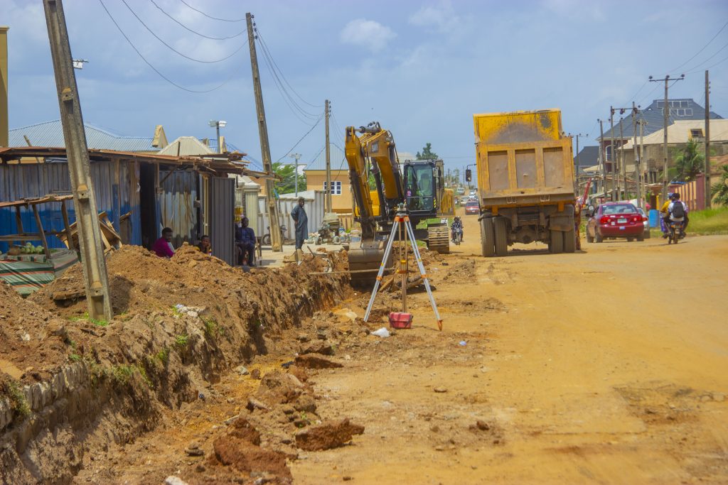 New Project: Reconstruction of 3.78 km Akala Way-Akobo Junction 1 1 8