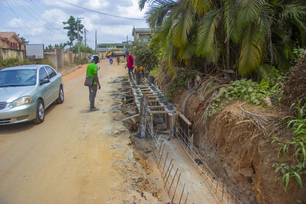 New Project: Reconstruction of 3.78 km Akala Way-Akobo Junction 2 2 7
