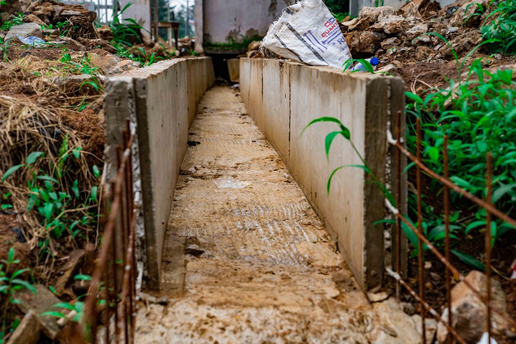 Rehabilitation of Awosika, Rotimi Williams and Ojo Akinyele Roads, Old Bodija, Ibadan (3.1 km) 11 11 8
