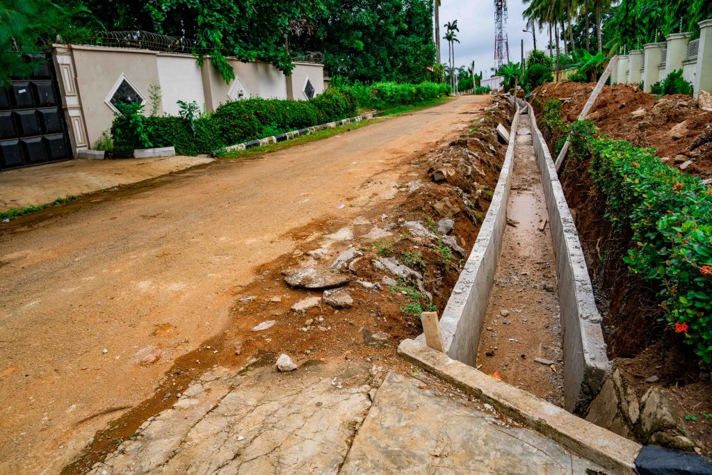 Rehabilitation of Awosika, Rotimi Williams and Ojo Akinyele Roads, Old Bodija, Ibadan (3.1 km) 8 8 13