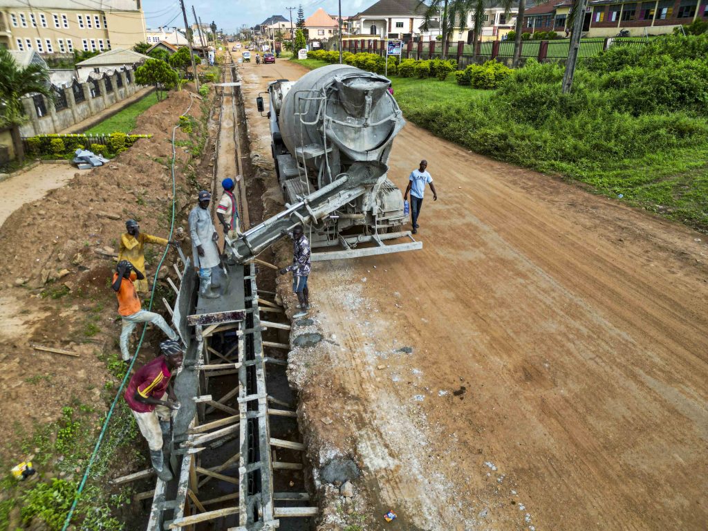 Resumed: Reconstruction of 3.78 km Akala Way-Akobo Junction Road 1 1 60