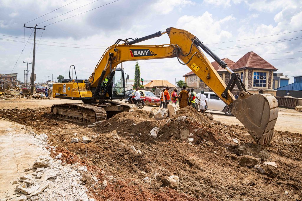 New Project: Dualisation of Ariyo-Amuloko-Odeyale Junction Road, Ona-Ara LGA (7.5 km) 12 12 19