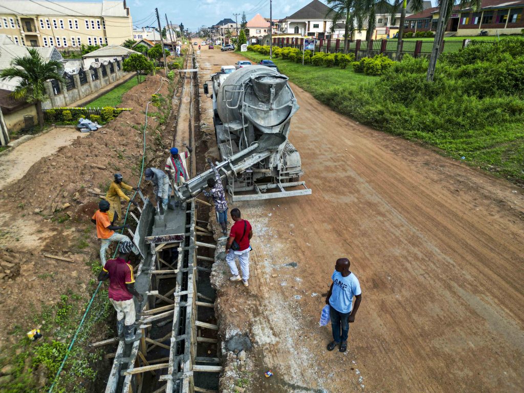 Resumed: Reconstruction of 3.78 km Akala Way-Akobo Junction Road 12 12 20