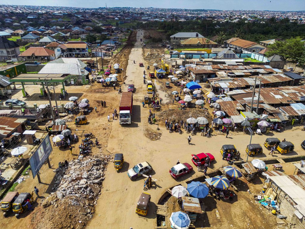 New Project: Dualisation of Ariyo-Amuloko-Odeyale Junction Road, Ona-Ara LGA (7.5 km) 15 15 9