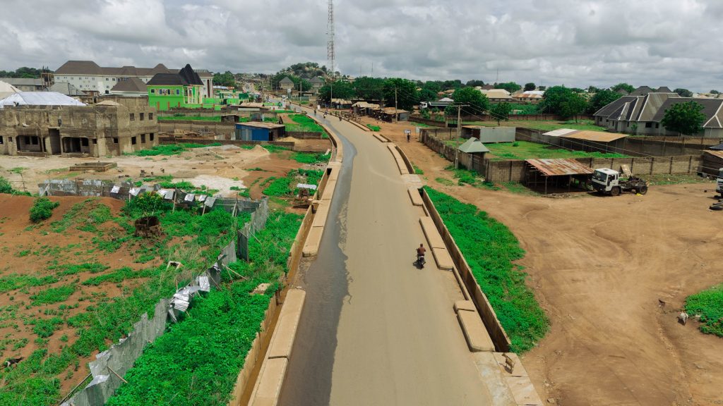 Progress Update: The Rehabilitation of the Saki-Ogbooro-Igboho Road (45.3 km) 2 2 53