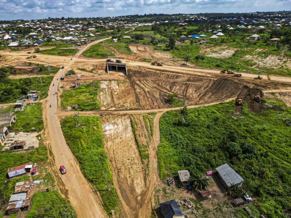 New Project: Dualisation of Ariyo-Amuloko-Odeyale Junction Road, Ona-Ara LGA (7.5 km) 6 6 33