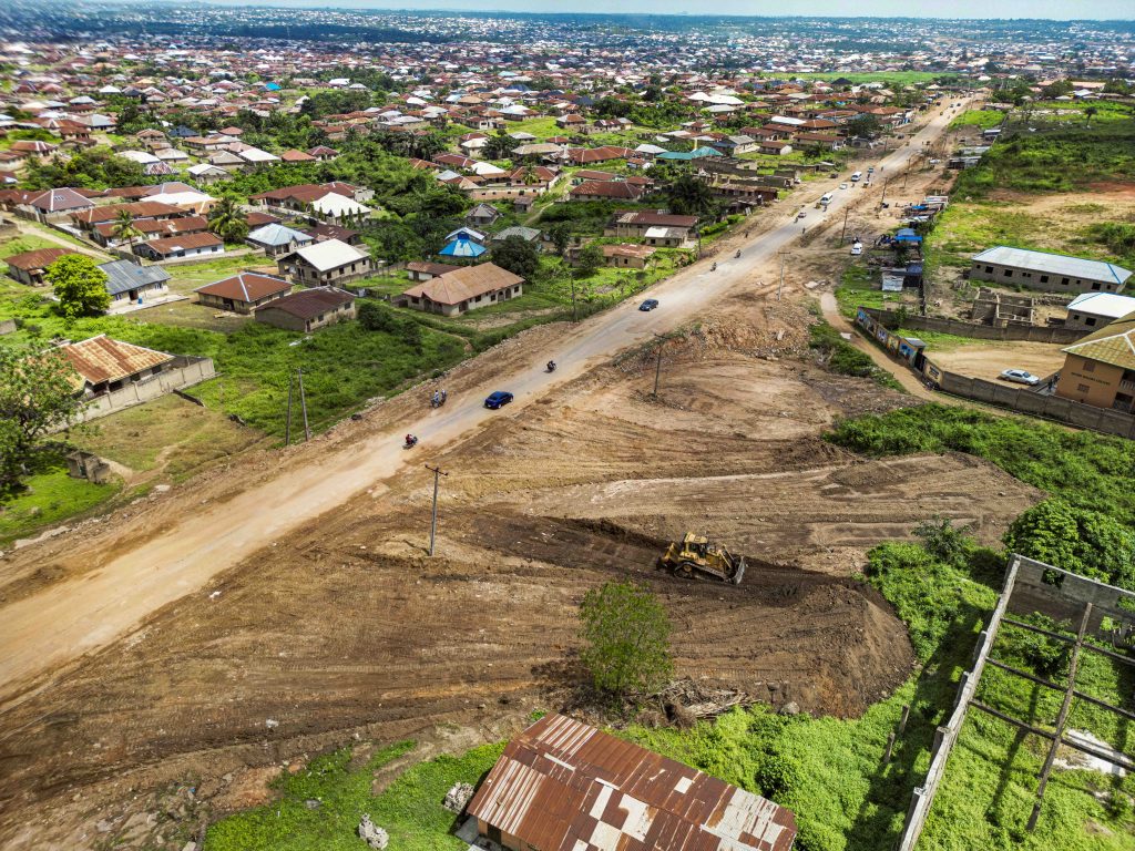 New Project: Dualisation of Ariyo-Amuloko-Odeyale Junction Road, Ona-Ara LGA (7.5 km) 7 7 33