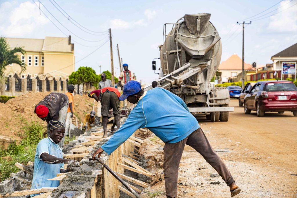 Resumed: Reconstruction of 3.78 km Akala Way-Akobo Junction Road 8 8 29