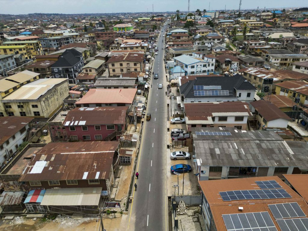 Completed Reconstruction of Felele Idi Odo Junction–Splash FM Radio Station–Onigari Felele Expressway (3.5 km) 10 10 47