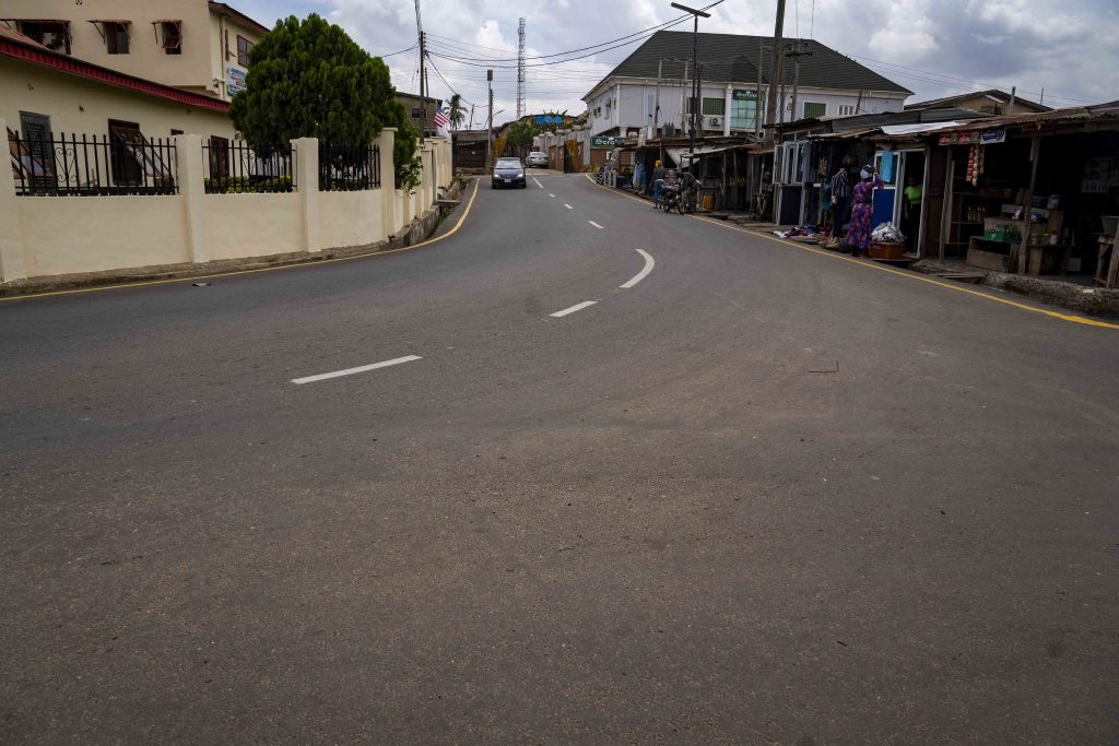 Completed Reconstruction of Felele Idi Odo Junction–Splash FM Radio Station–Onigari Felele Expressway (3.5 km) 3 3 81