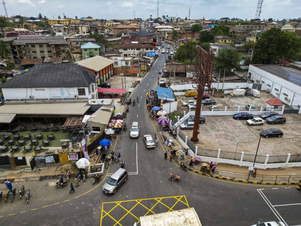 Completed Reconstruction of Felele Idi Odo Junction–Splash FM Radio Station–Onigari Felele Expressway (3.5 km) 5 5 65