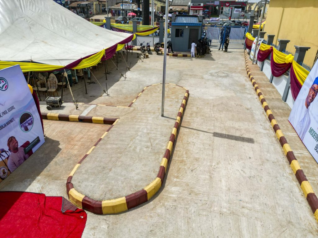 Completed Project: Construction of Modern Stalls and a Motor Park at Bodija Market by Ibadan North Local Government Council 9 8 45