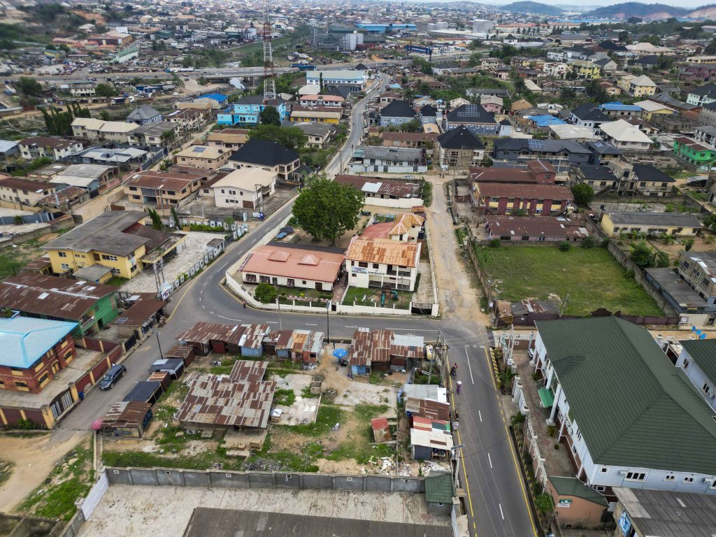 Completed Reconstruction of Felele Idi Odo Junction–Splash FM Radio Station–Onigari Felele Expressway (3.5 km) 8 8 49