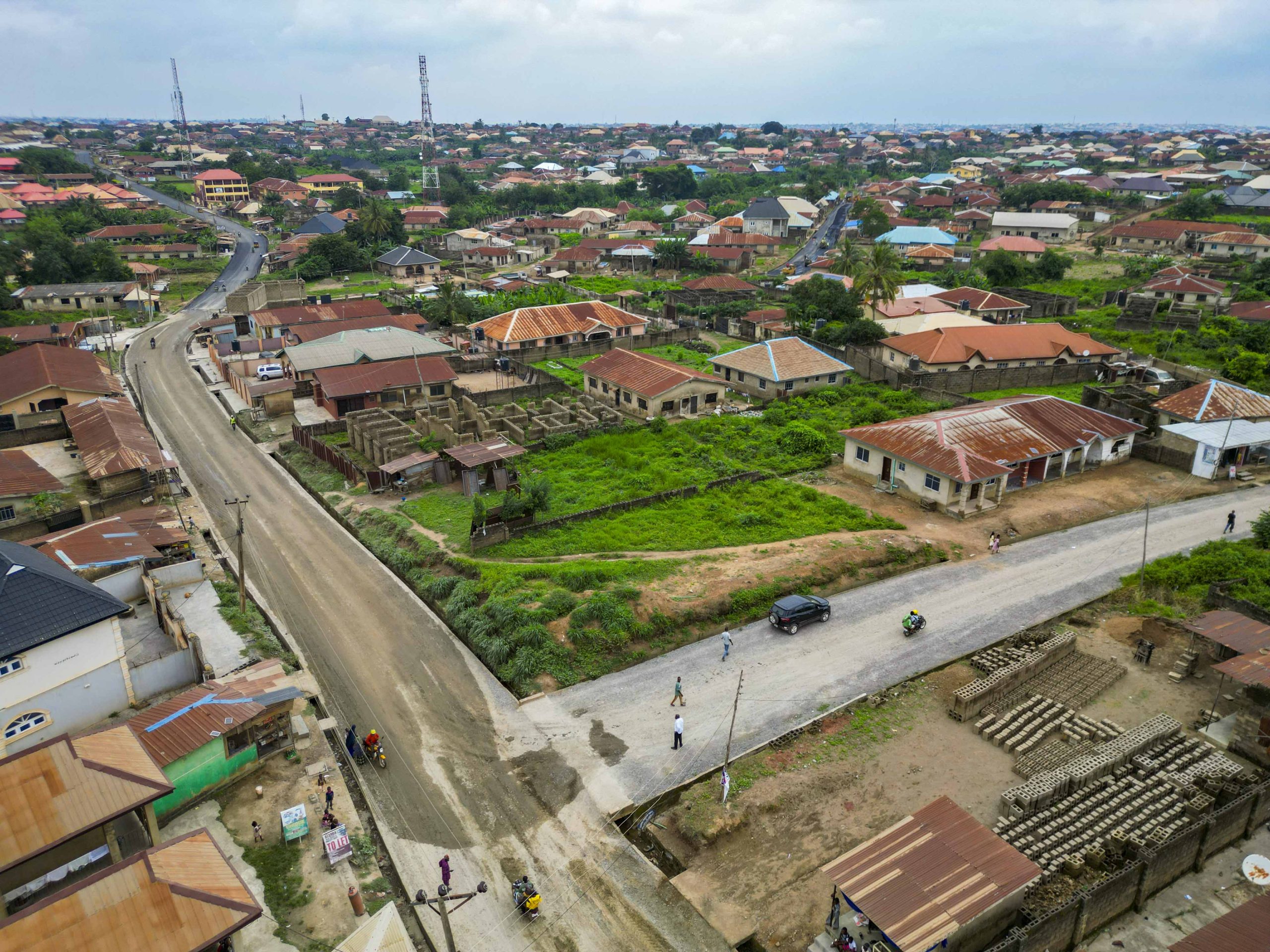 Ongoing Project: The 5.8 km Enyo Filling Station (Olodo)-Agandi-Emu Area-Alaja Area Odan Junction-Egba (Egbeda/Lagelu Boundary) Road and Agandi/Ayeloja Road by the Egbeda Local Government Council 5 5 100 scaled